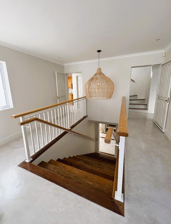 5 Bedroom Property for Sale in Whale Rock Western Cape
